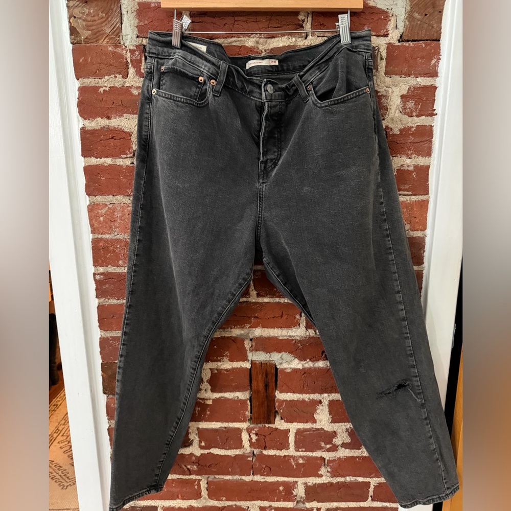 Levi Wedgie Skinny Jeans - Picture 2 of 6